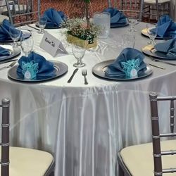 Meseros / food server’s / waiters.