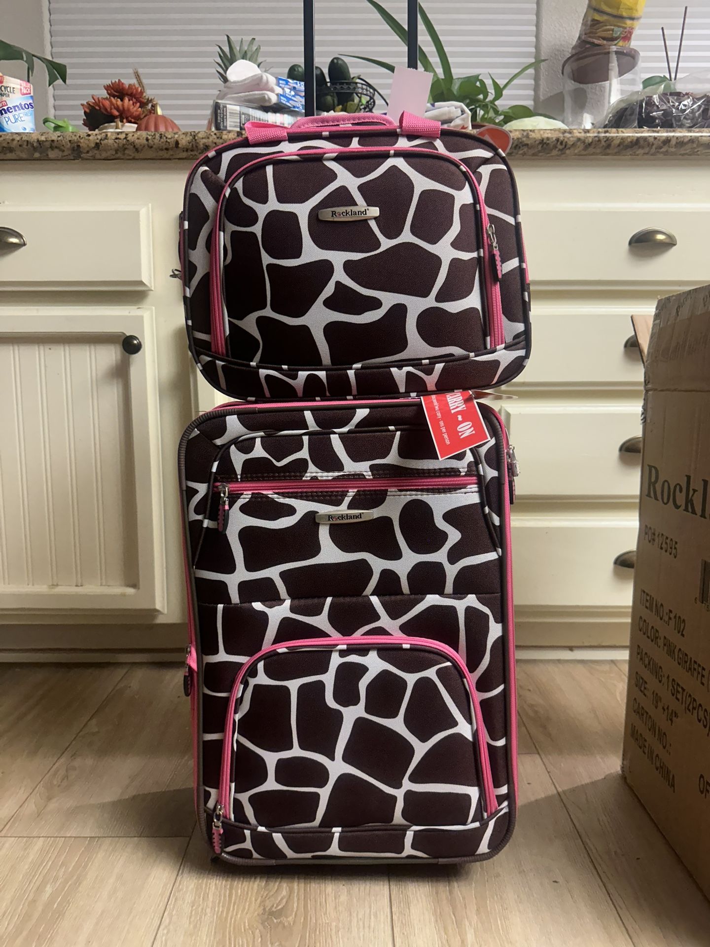 2Pc Giraffe Softside Luggage Set