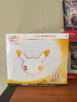 Pokémon Trading card ETB Sealed