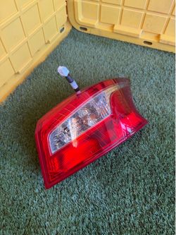 2016 Nissan Sentra Right/Passenger Side Tail Light Part