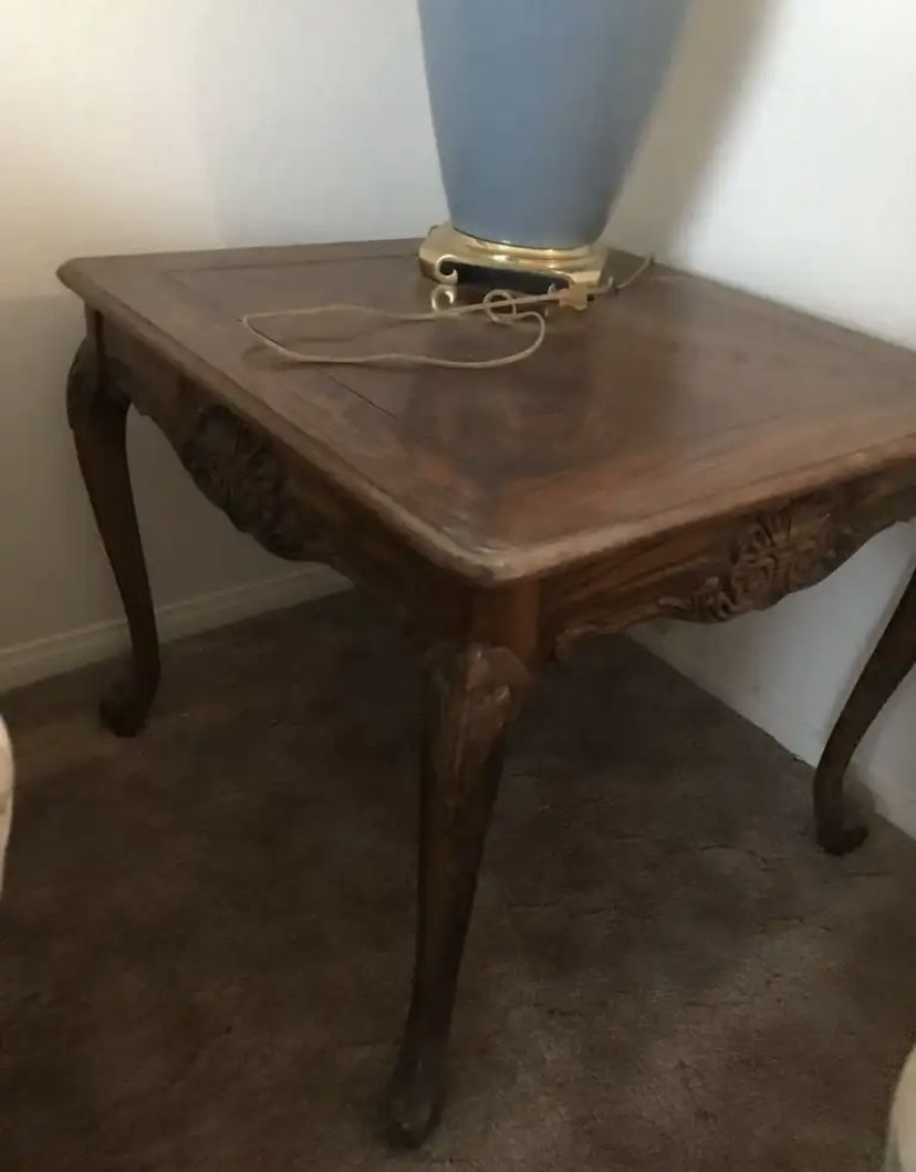 Beautiful Corner/coffee table