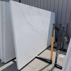 QUARTZ STONE SLABS SUPER JUMBO IN CALACATTA ARES 📏Each slabs cover  75.7 sq.ft, Thickness 3 cm 🔥Price $999 per Slab🔥 