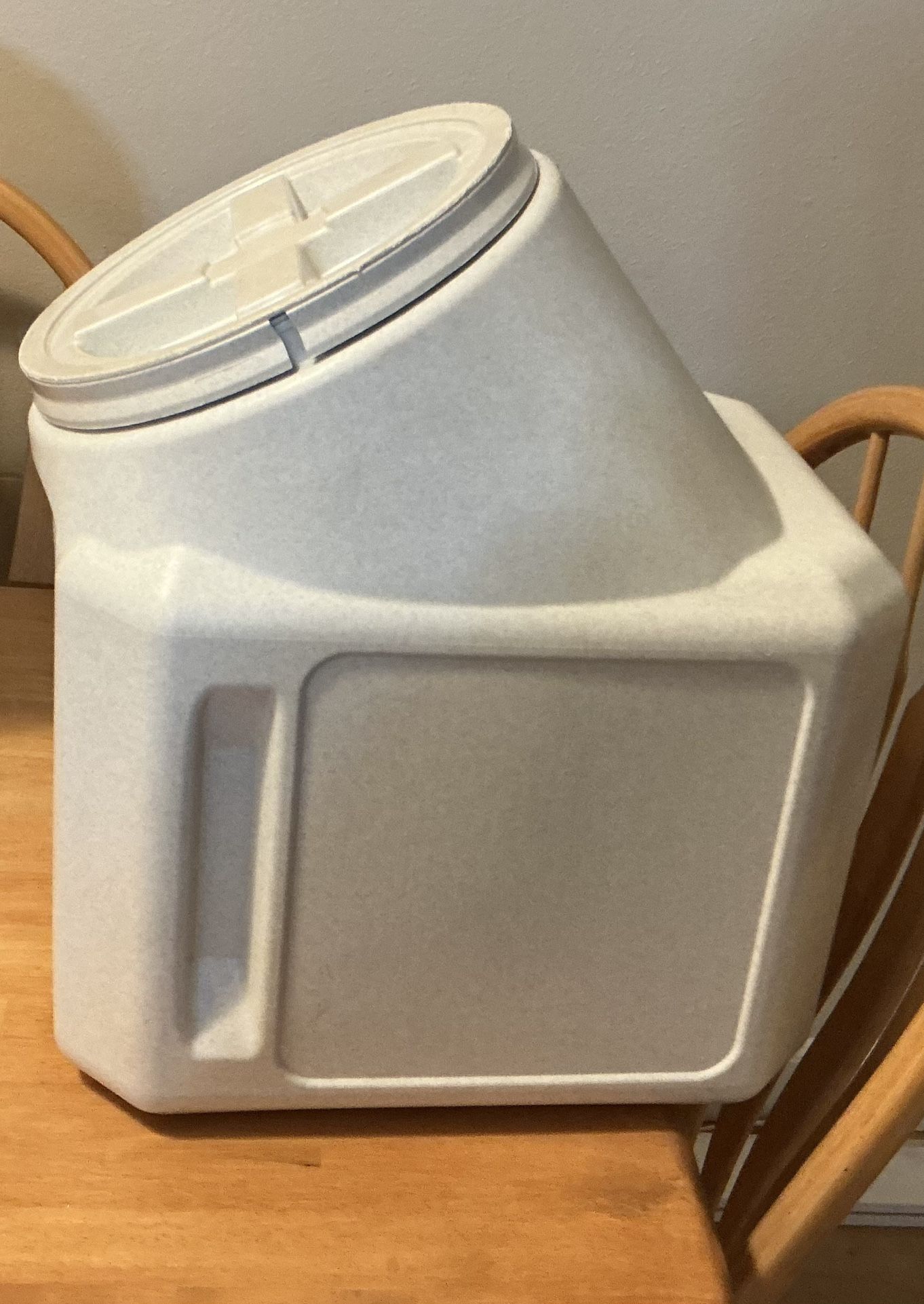 Vittles Vault Dog Food Container