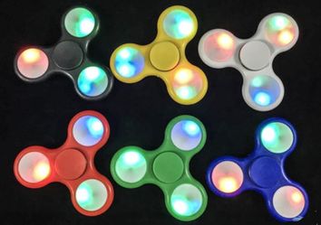 LED LIGHT HAND TRI-SPINNER FIDGET SPINNER