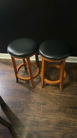 2 Barstools