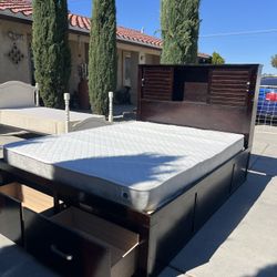 Queen Platform Bed! (no Mattress) 