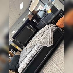 Real wood 4PC Bedroom set Black color