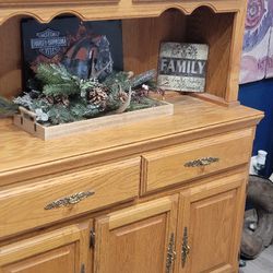Bear Claw Table And Hutch