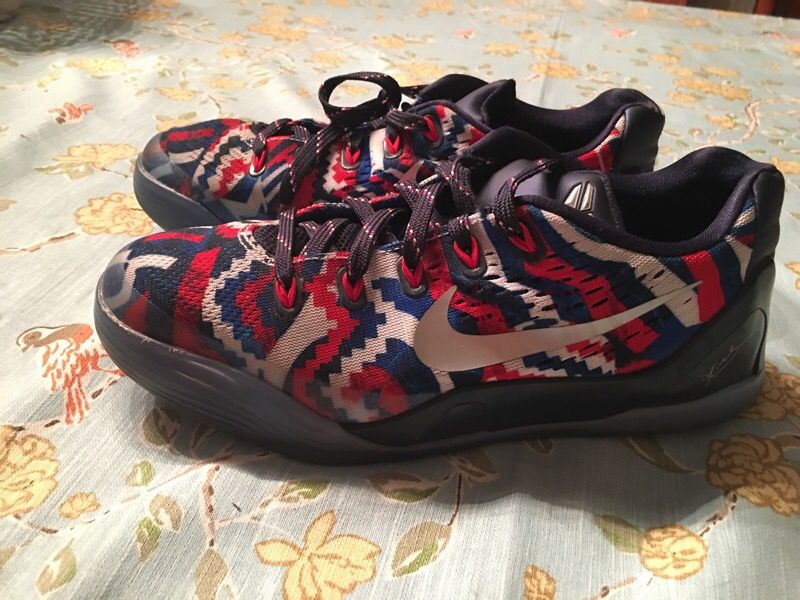 Kobe Low Independence Day shoes