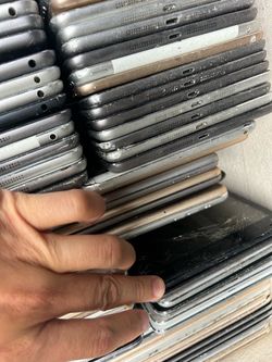 Broken iPads mini air 16gb 32gb lot of