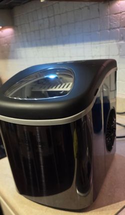 Frigidaire 26 lb Bullet Ice Maker, Countertop Ice Maker