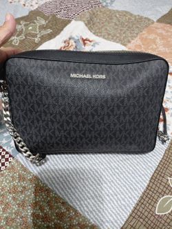 Michael kors Crossbody never used $40