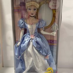 Disney Princess Cinderella Brass Key Porcelain Doll 25th Anniversary Damaged Box