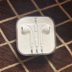Apple EarPods (3.5mm Headphone Plug)