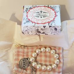 Bracelet Pearl Keychain... New In Bag And Gift Box... Great Teachers Gift..  There Are 2 Available.. $10.00 Each