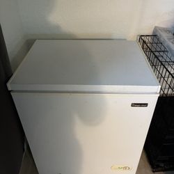 Chest freezer