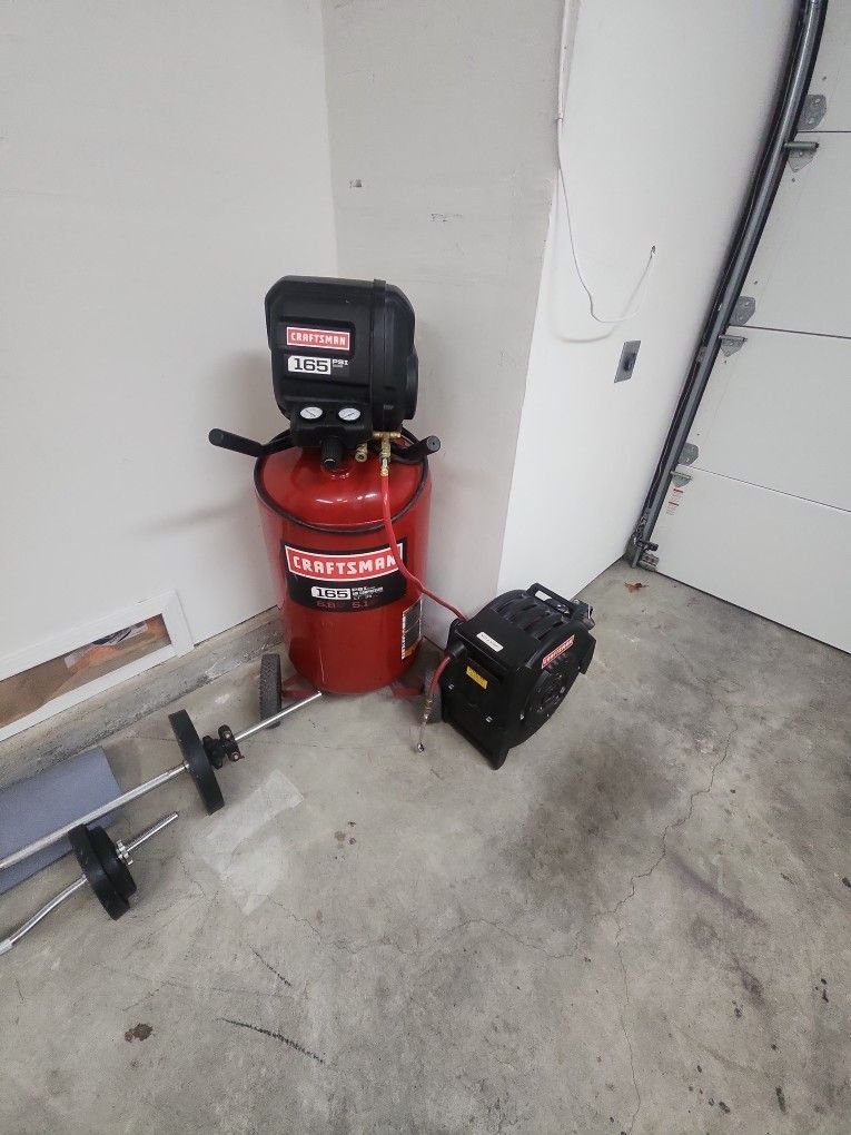 Craftsman air compressor 33 gallons/ With retractable houseline.