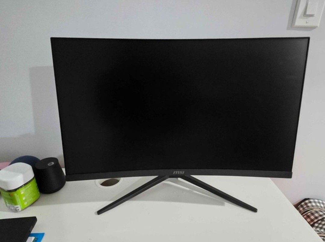 Monitor MSIG242C
 Curvo 24" 1MS y 170 Hz