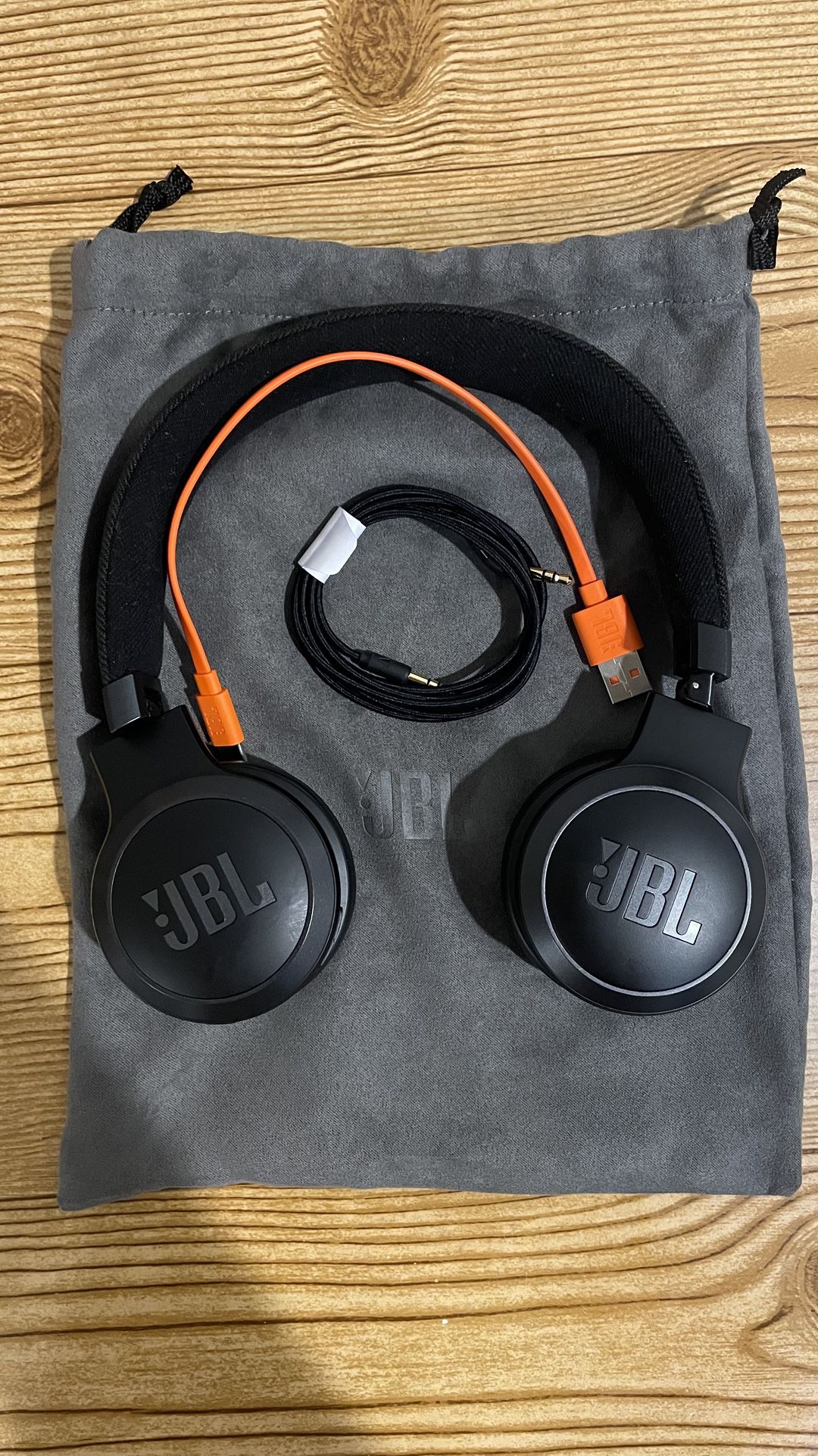 JBL Live 670NC Noise-Cancelling On-Ear Wireless Headphones