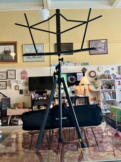 Titan Portable Sheet Music stand