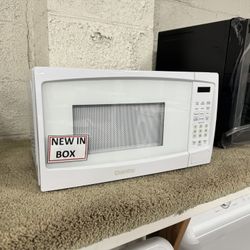New White Microwave With Warranty In Box Pick Up Today 