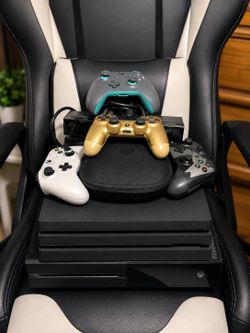 Xbox One/Ps4 Pro with Xbox Kinetic Sensor and Controllers