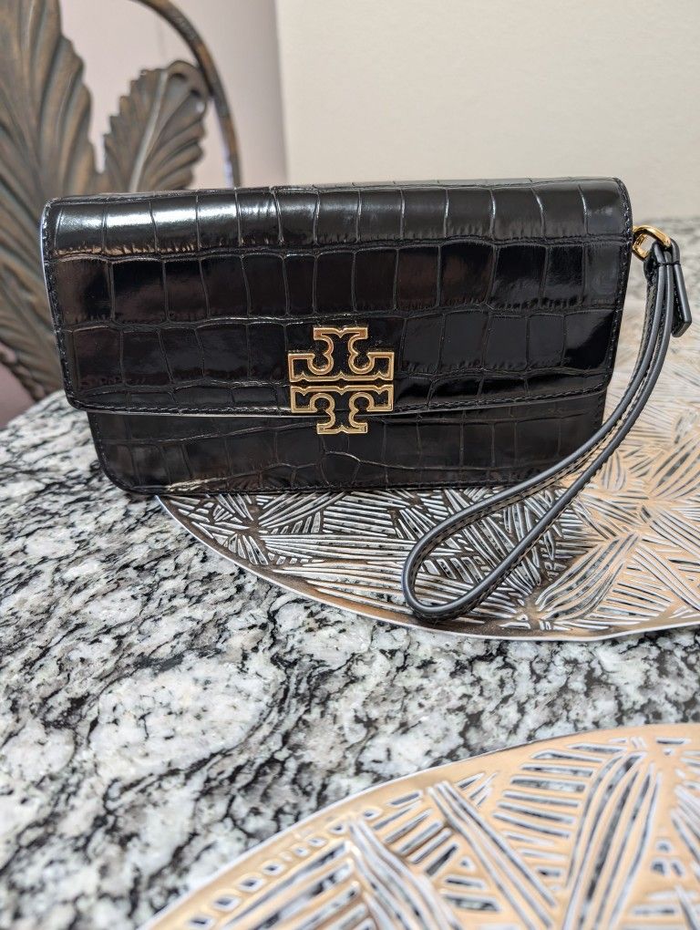 TORY BURCH WRISTLET PURSE !!!
