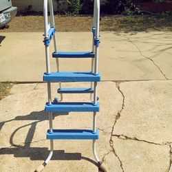 Pool Ladder & Skimmer With Pole