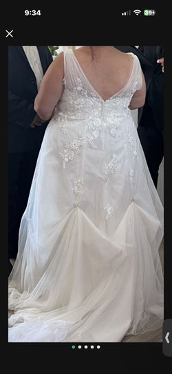Stunning Plus-Size White Wedding Dress with Lace Appliqués & Dramatic Train