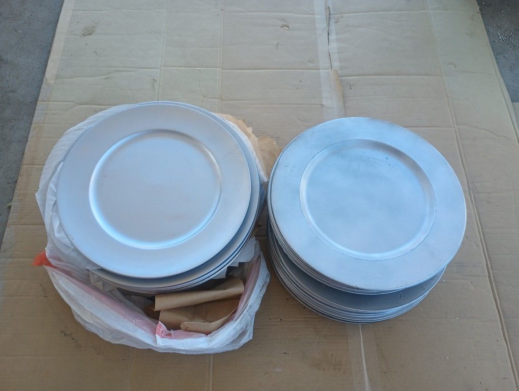 Tengo 65 Plato's Para Mesas De Fiesta $60 Por Todos
