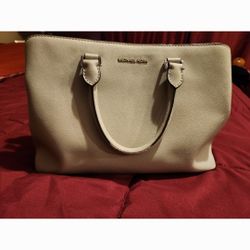 MICHAEL KORS LIGHT GREY LEATHER  HANDBAG, EXCELLENT CONDITION HARDLY US.