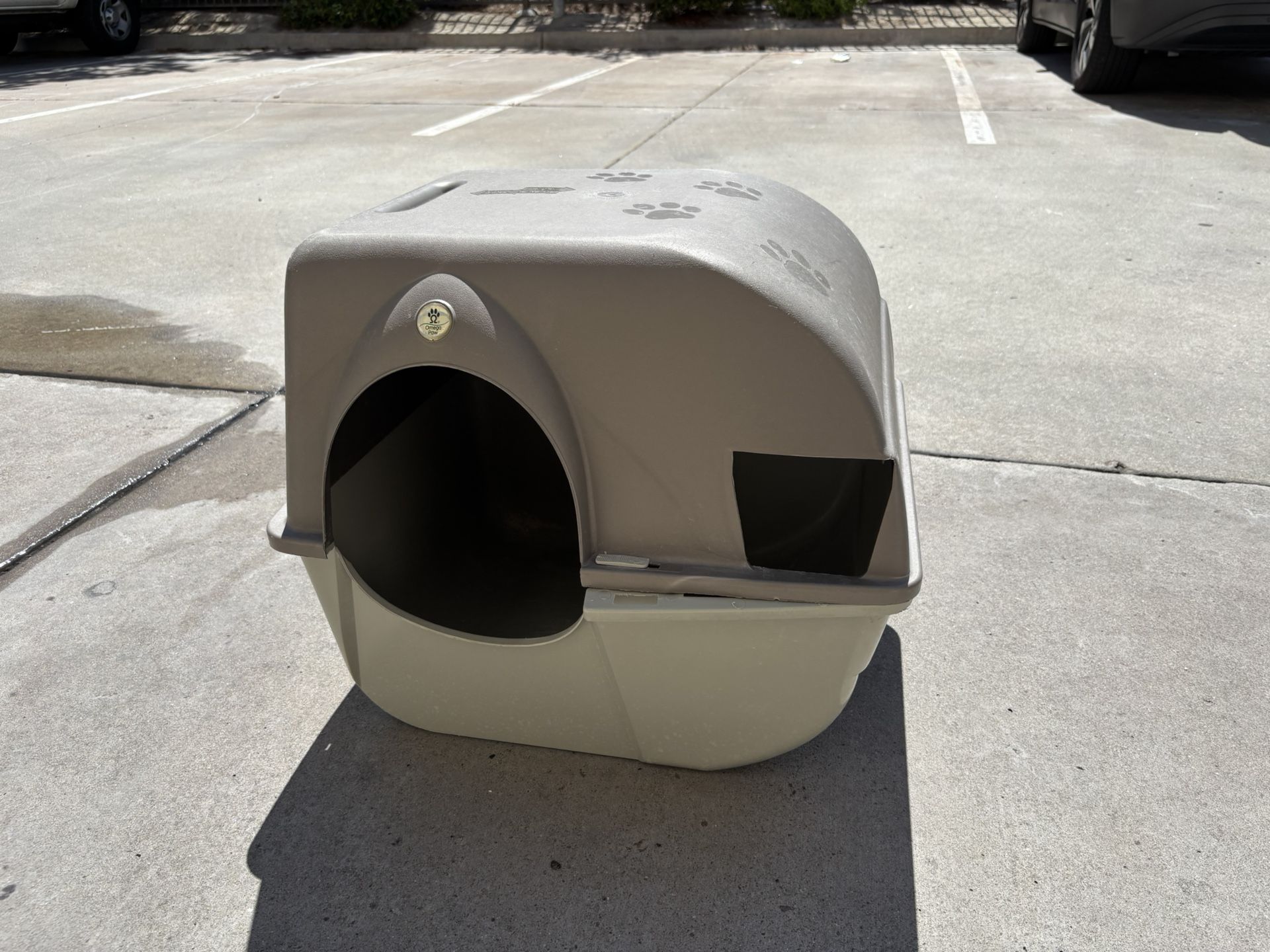 Free Covered Cat Litter Box