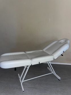 Esthetician table / Lash Bed