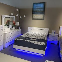 Queen Bed, Dresser, Mirror And Nightstand 