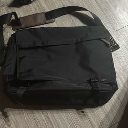 Messenger Bag Over the Shoulder bag black