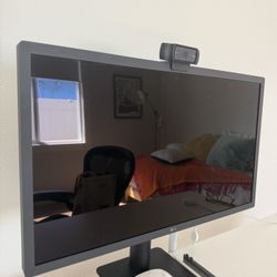 LG 24 Inches monitor+webcam