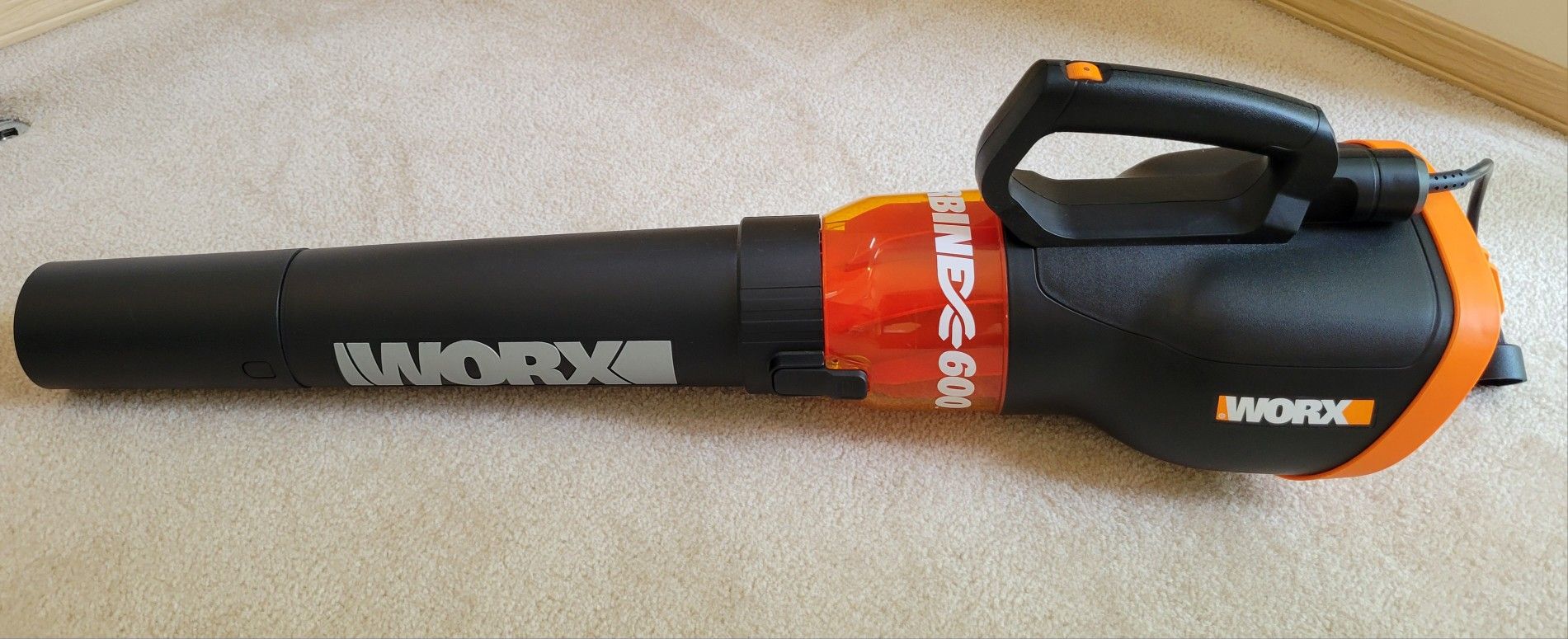 WORX ELECTRIC LEAF BLOWER - LIKE NEW!