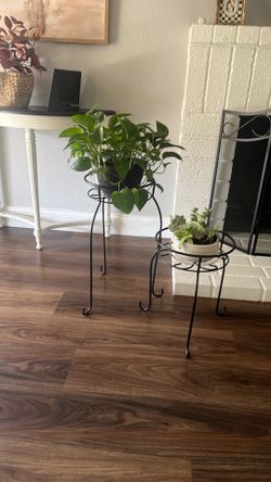 Metal plant stand