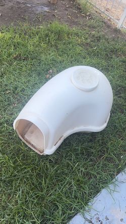 White Plastic igloo dog houses