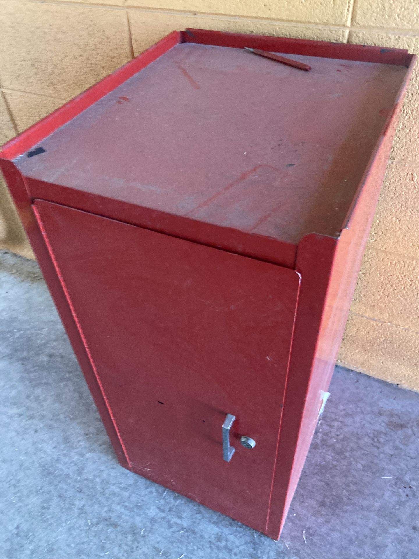 Metal Tool Cabinet