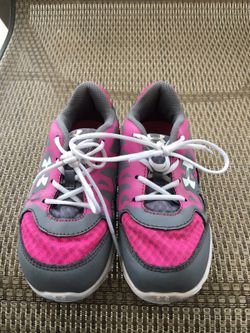 Under armor sneakers sz 10