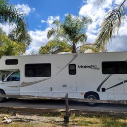 2014 RV Thor Motor Coach Majestic 28A,  Class C Motorhome.