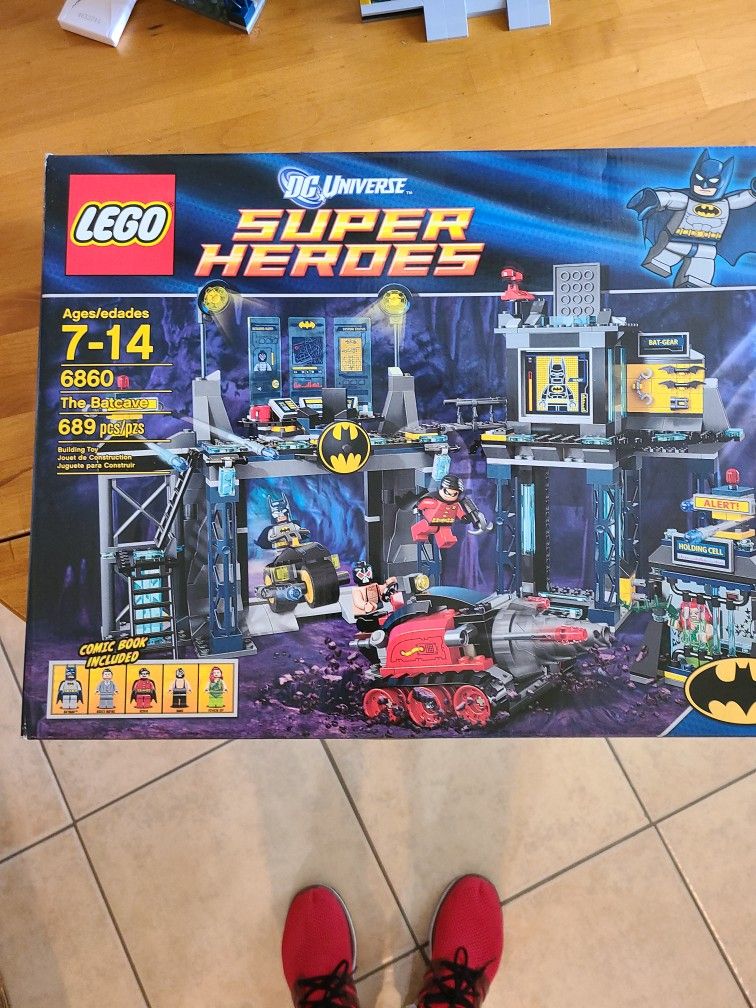  LEGO Super Heroes The Batcave 6860 : Toys & Games