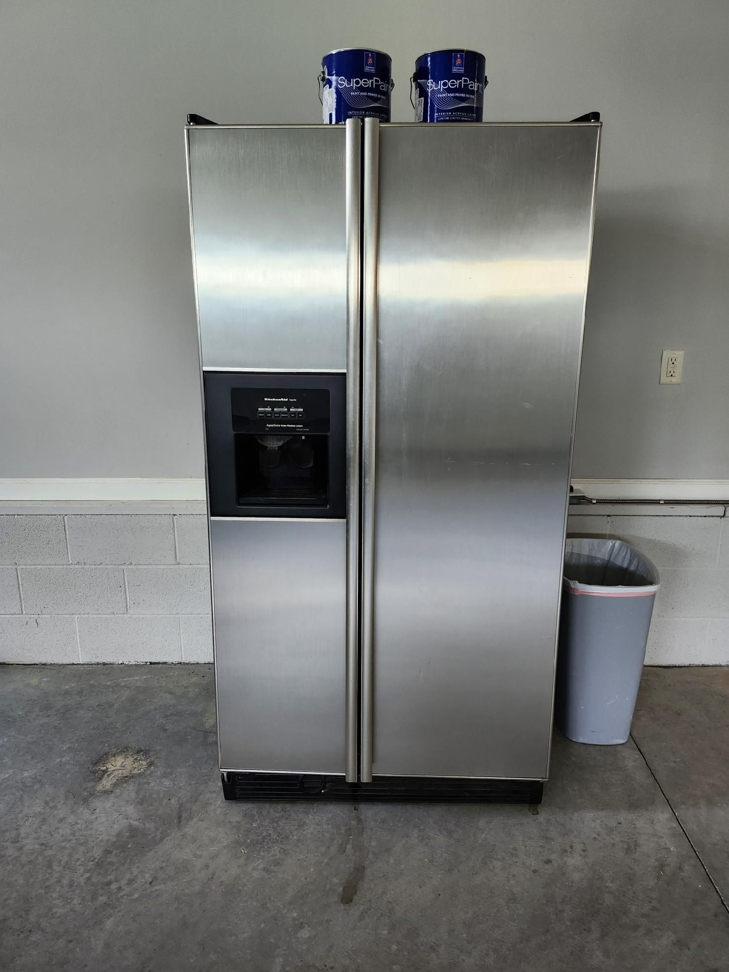 refrigerator 