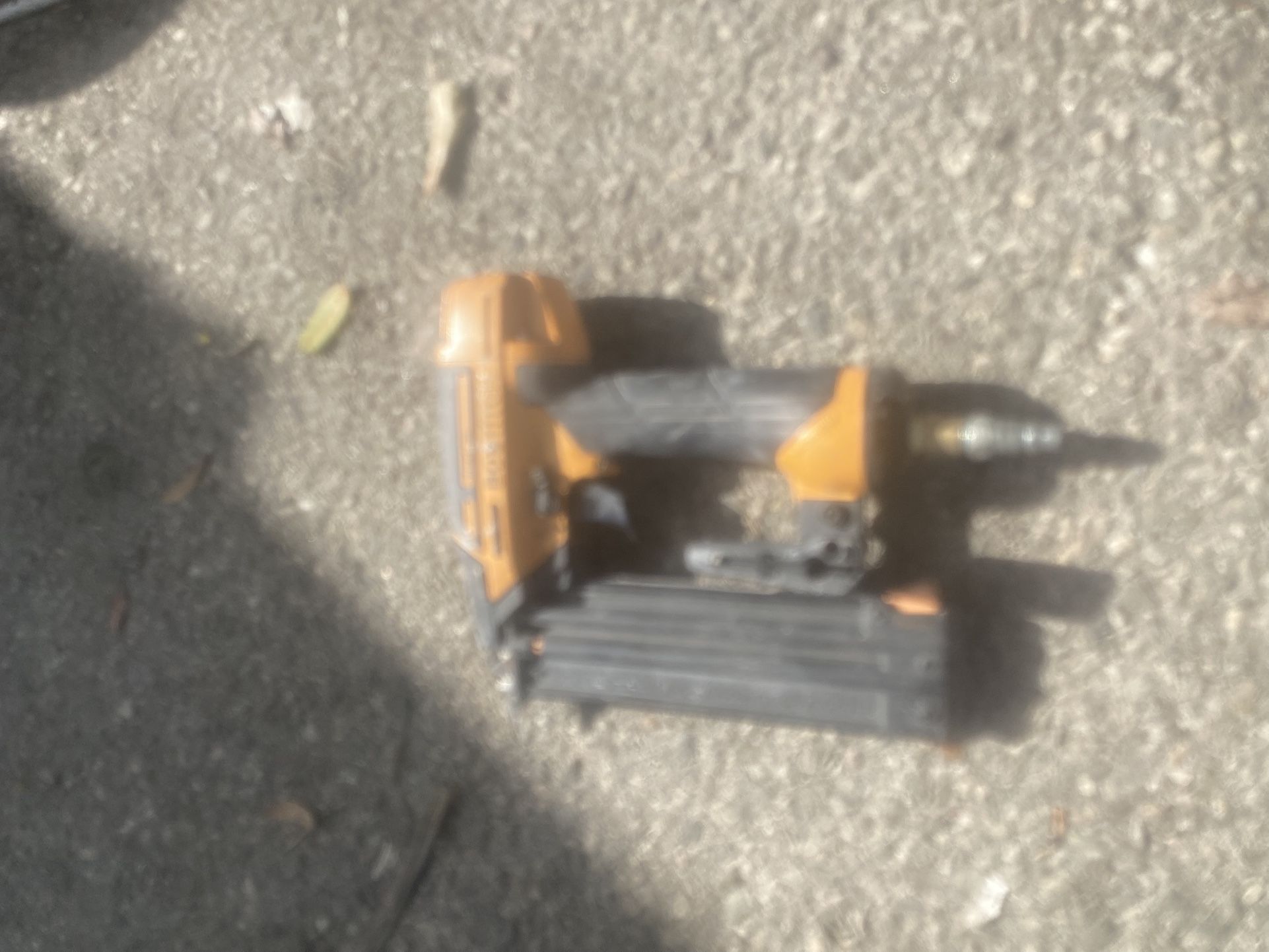 Pistola De Clábos 18 