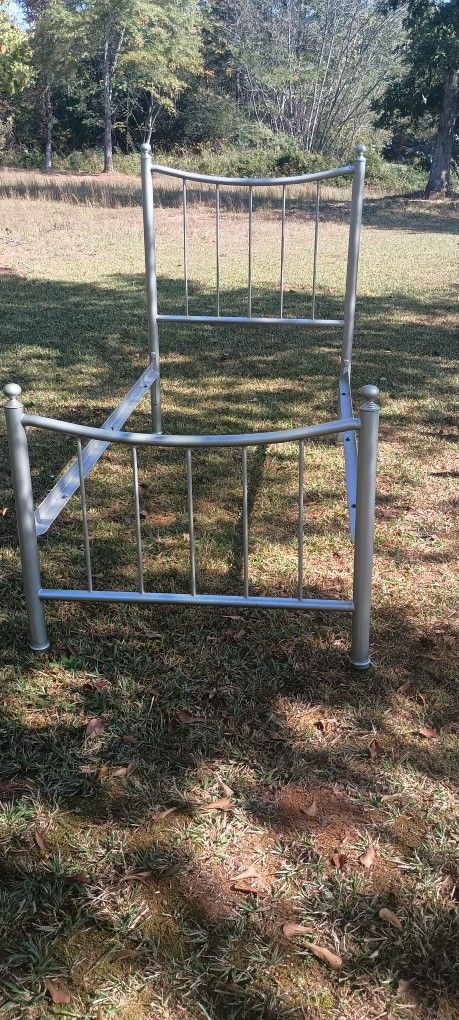 Metal Kid  Bed