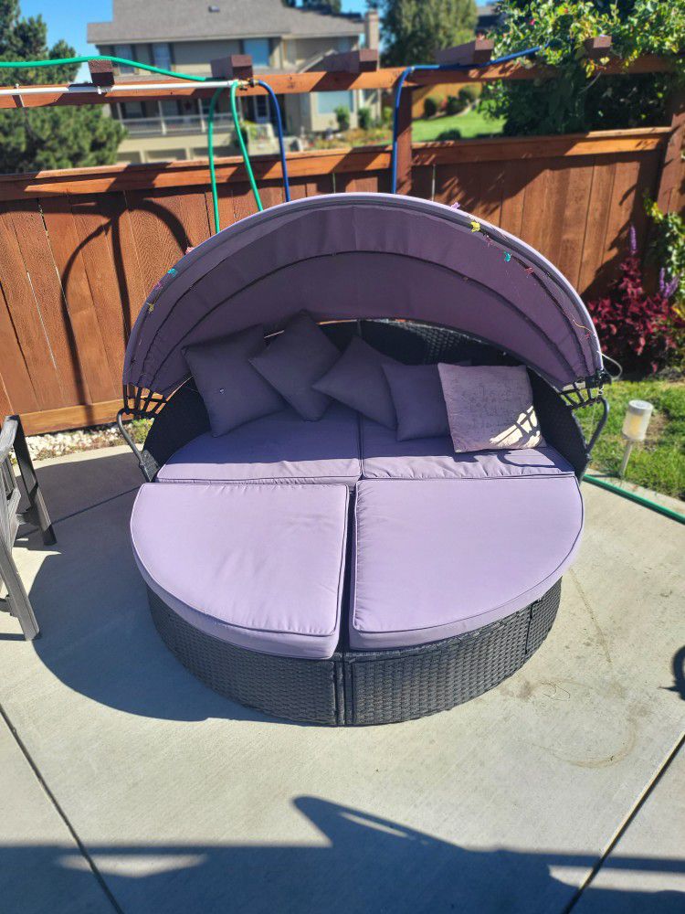 Round Sectional Outdoor/Pool Lounger 