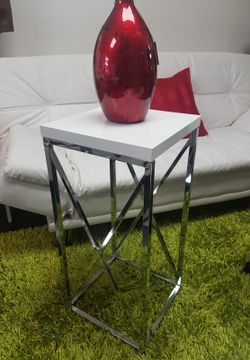 Glossy White ACCENT TABLE 🔥 NEW IN BOX!!