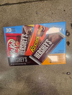 Hershey's Chocolate Candy Assortment 30 Full Size Bars
