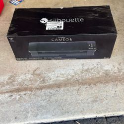Silhouette Cameo 4